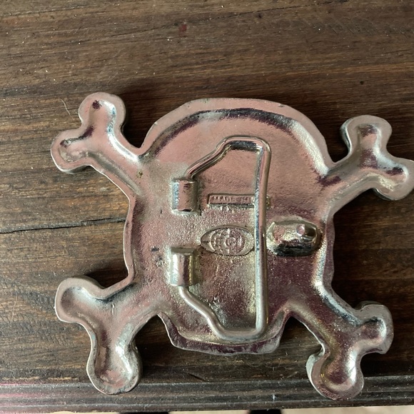 Hot pink skull belt buckle - Picture 2 of 2